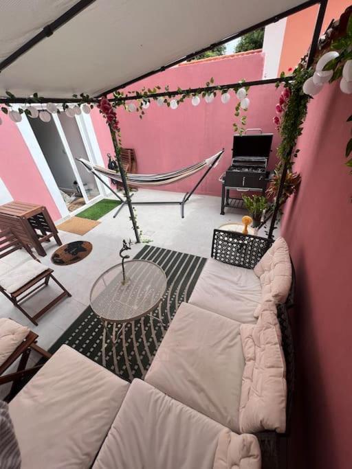 Luxury Artistic Digital Nomad Getaway W/ Terrace Apartment Lisbon