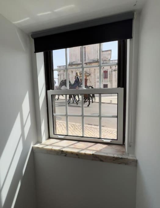 Luxury Artistic Digital Nomad Getaway W/ Terrace Apartment Lisbon