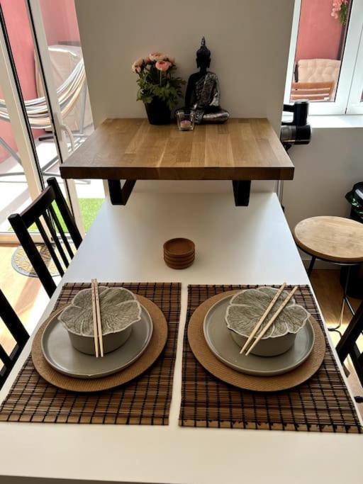 Luxury Artistic Digital Nomad Getaway W/ Terrace Apartment Lisbon