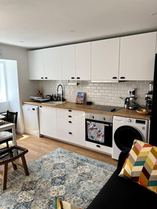 Luxury Artistic Digital Nomad Getaway W/ Terrace * Lisbon