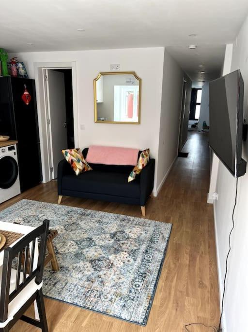 Luxury Artistic Digital Nomad Getaway W/ Terrace Apartment Lisbon