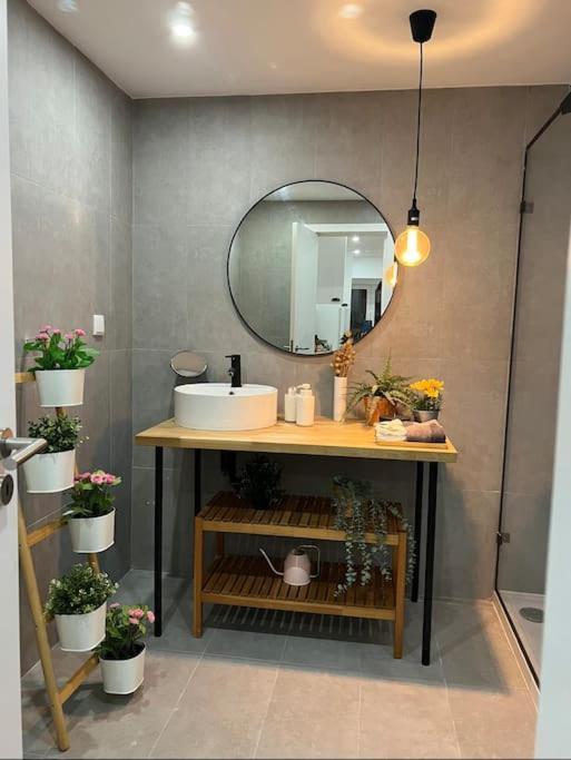Luxury Artistic Digital Nomad Getaway W/ Terrace * Lisbon