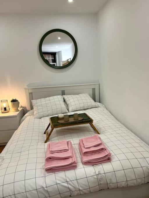 Luxury Artistic Digital Nomad Getaway W/ Terrace Lisbon