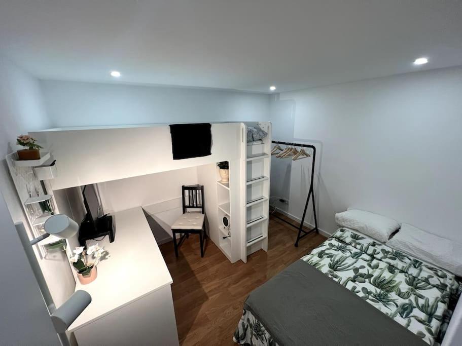 Luxury Artistic Digital Nomad Getaway W/ Terrace Lisbon