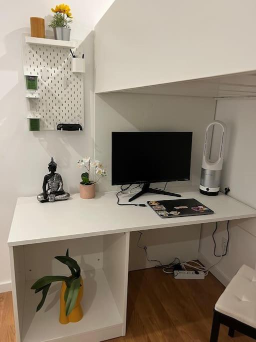 Apartment Luxury Artistic Digital Nomad Getaway W/ Terrace Lisbon